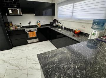 Casa · 200m² · 4 Ambientes · 2 Cocheras · Casa 3 Dorm. y Patio en Venta