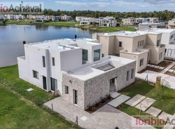 Casa · 223m² · 7 Ambientes · 3 Cocheras · Casa en Venta, Al Agua, de 7 Ambientes, en Barrio Santa Ana