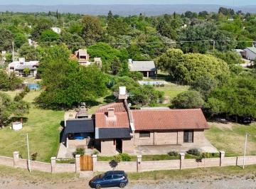 Casa de 6 ambientes, Villa Parque Siquiman · Venta Casa Quinta 2 Dor, Piscina en 2.300 m² de Parque en Bº Semiprivado La Josefina, Parque Siquiman