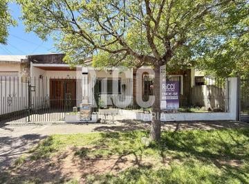 Casa · 120m² · 4 Ambientes · 2 Cocheras · Casa Cuatro Ambientes en Venta en Berazategui