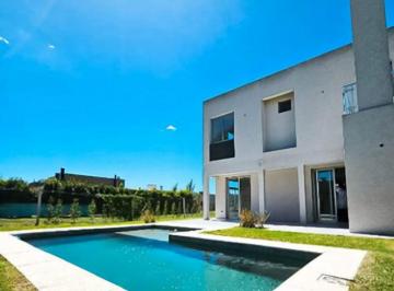 Casa de 5 ambientes, Berazategui · Casa de 5 Ambientes en Venta en Barrio Los Troncos Berazategui.