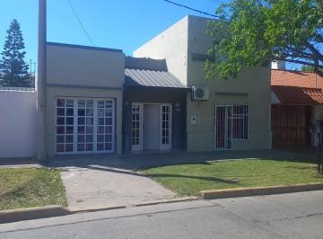 Casa · 195m² · 2 Dormitorios · 1 Cochera · Venta Casa de 2 Dorm.