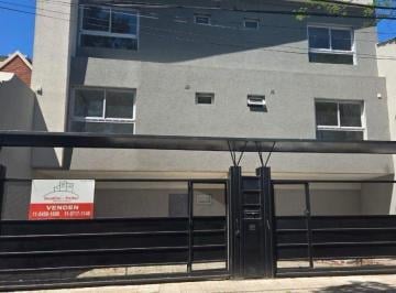 Casa · 137m² · 4 Ambientes · 2 Cocheras · Triplex en Olivos