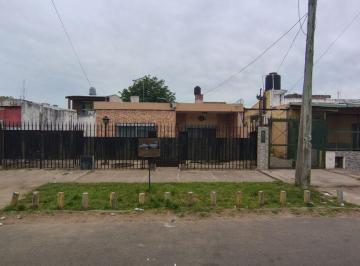 Casa de 3 ambientes, Lomas de Zamora · Casa a 50 m de La Plaza de Santa Marta