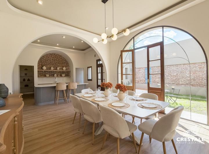 Casa · 203m² · 6 Ambientes · 1 Cochera