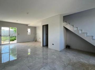 Casa · 80m² · 3 Ambientes · 2 Cocheras · Duplex en Venta 2 Dorm. 2 Baños en Valle Cercano