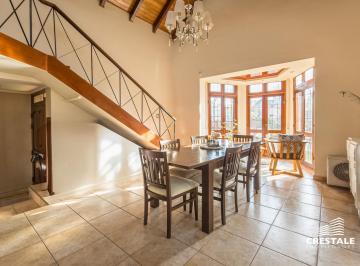 Casa · 165m² · 6 Ambientes · 2 Cocheras · Venta - Casa 3 Dorm. con Jardín, Pileta y Cochera Cubierta en Funes.