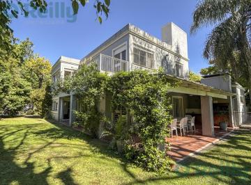 Casa · 416m² · 9 Ambientes · 2 Cocheras · Casa en Venta en Inmejorable Zona con un Gran Lote con 5 Dorm. en San Isidro.
