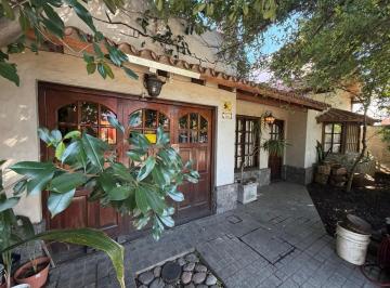 Casa · 138m² · 5 Ambientes · 1 Cochera · Venta Casa 3 Dorm. Cochera Jardin Quincho Carapachay