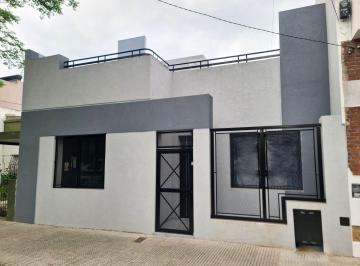 Casa de 3 ambientes, Villa Devoto · Navarro 5200 Villa Devoto Casa Reciclada 214 m². 3 Ambi 2 Dormit 3 Baños 2 Patios 2 Terrazas Quincho