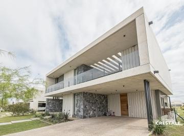 Casa · 217m² · 7 Ambientes · 1 Cochera · Venta / Permuta | Casa en Vida, Barrio Cerrado | Funes