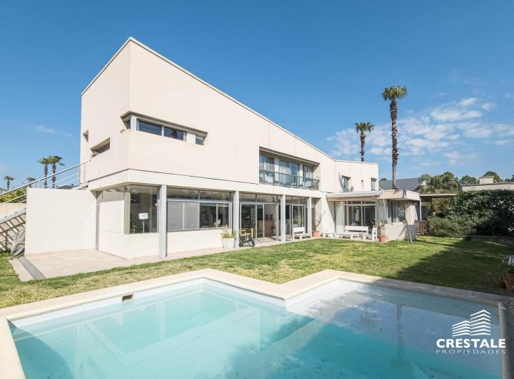 Casa · 290m² · 8 Ambientes · 2 Cocheras