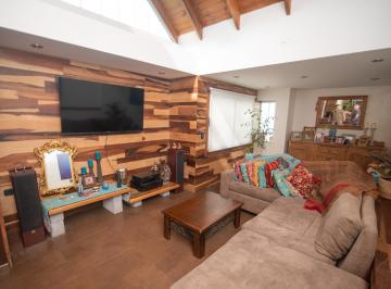 Casa · 230m² · 8 Ambientes · 2 Cocheras · Venta de Casa 4 Dorm. con Pielta en La Plata