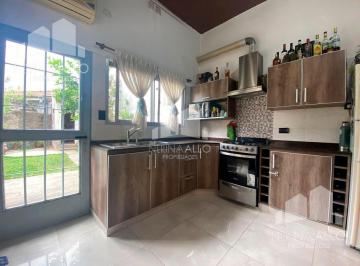 Casa · 168m² · 4 Ambientes · 1 Cochera · Venta Casa PH 4 Ambientes y Locales Comerciales Castelar Sur