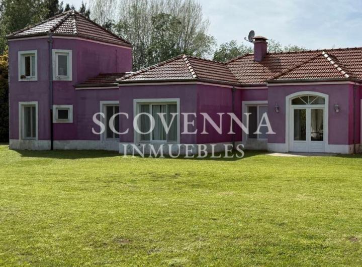 Casa · 250m² · 5 Ambientes