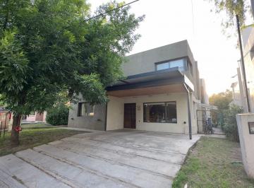 Casa · 302m² · 9 Ambientes · 2 Cocheras · Venta – Casa de 5 Dorm. con Pileta en La Estanzuela
