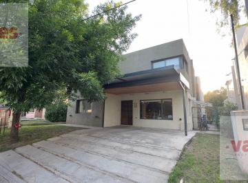 Casa · 302m² · 9 Ambientes · 2 Cocheras · Venta – Casa de 5 Dorm. con Pileta en La Estanzuela