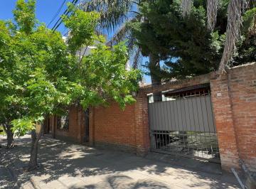 Casa · 133m² · 6 Ambientes · 2 Cocheras · Casa de 4 Ambientes en Venta en Moron Sur