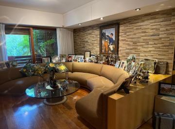 Casa · 503m² · 5 Ambientes · 4 Cocheras · Excelente Chalet con Play, Cochera Cubierta - Pileta y Jardin.