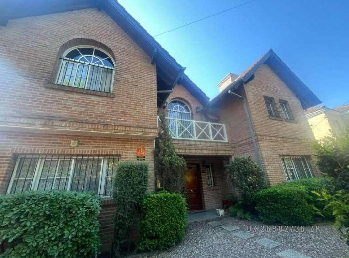 Casa · 250m² · 5 Ambientes · 1 Cochera