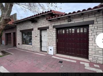 Casa · 110m² · 3 Ambientes · 1 Cochera · Se Vende Casa 3 Ambientes en Barrio Pompeya