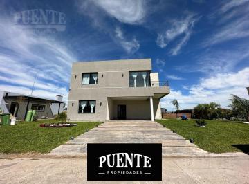 Casa · 250m² · 6 Ambientes · 2 Cocheras · Casa en Lagos de Canning