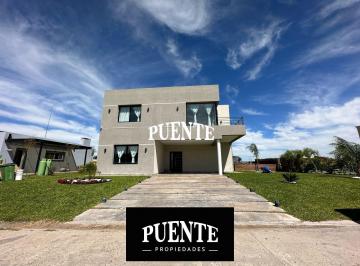 Casa · 250m² · 6 Ambientes · 2 Cocheras · Casa en Lagos de Canning