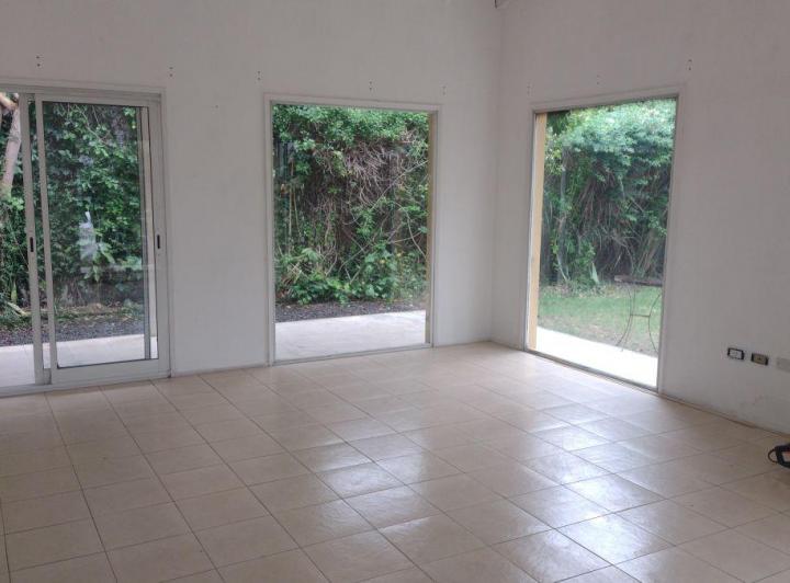 Casa · 180m² · 5 Ambientes · 3 Cocheras
