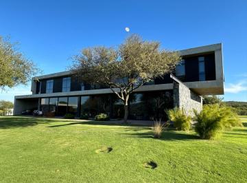 Casa · 700m² · 3 Dormitorios · 1 Cochera · Casa en Alquiler Y/o Venta