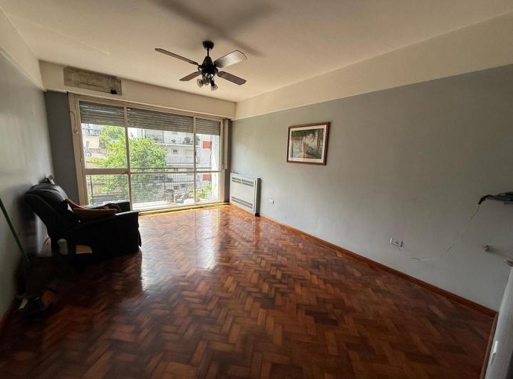 Departamento de 3 Ambientes Al Frente con Amplio Balcón
