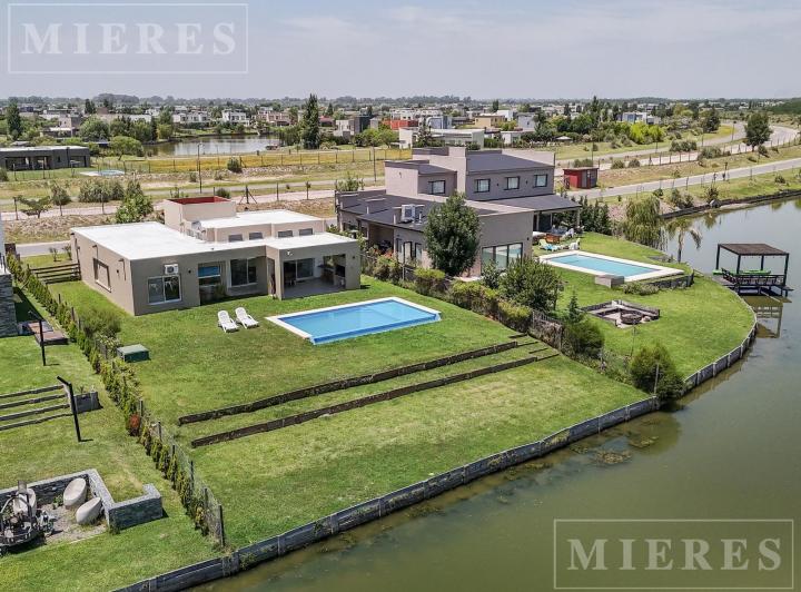 Casa · 160m² · 4 Ambientes · 1 Cochera