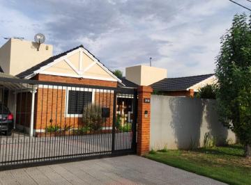 Casa de 1 ambiente, La Plata · Chalet - 3 Dorm - Pileta - Quincho - City Bell