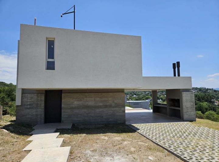 Casa · 230m² · 4 Ambientes