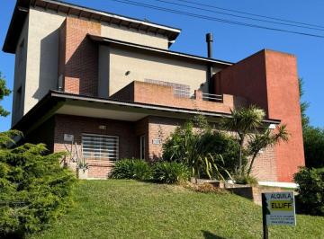 Casa en Alquiler de 6 ambientes Golf Viejo · 29/12/26 Al 13/01/27 de Enero 4 Dorm. a La Vuelta de La Playa y a 6 Cuadras del Centro