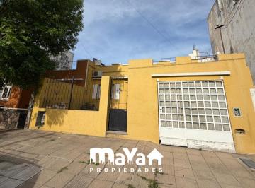 Casa · 147m² · 4 Ambientes · 1 Cochera · Casa en Venta - Campana