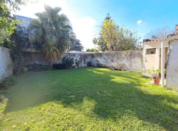 Casa de 5 ambientes, Morón · Casa 5 Amb con Fondo Libre - Venta | Castelar Norte