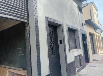 Depósito , Lanús · Galpón en PH con Cortina de Malla Ciega
