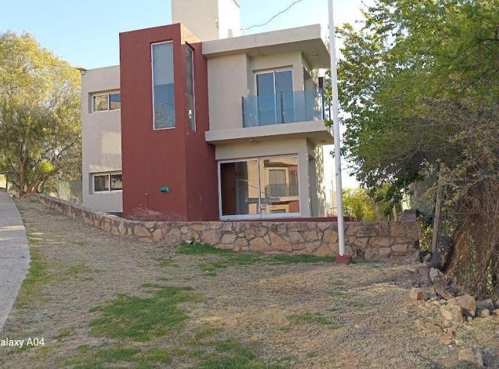 Casa · 110m² · 7 Ambientes · 1 Cochera