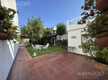 Casa · 160m² · 6 Ambientes · 1 Cochera · Casa Venta La Tablada