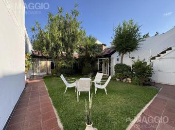 Casa · 160m² · 6 Ambientes · 1 Cochera · Casa Venta La Tablada