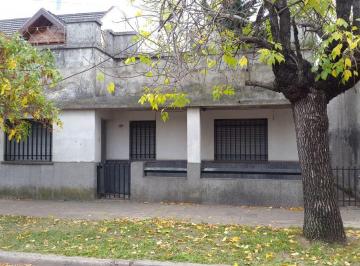 Casa de 3 ambientes, Tres de Febrero · Casa a La Venta – Ideal Para Refaccionar / Desarrollar – Lote Propio