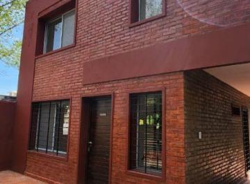 Casa de 5 ambientes, Funes · Casa de Tres Dorm. con Pileta en Venta