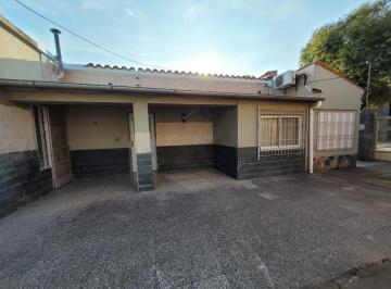 Casa · 125m² · 3 Ambientes · Casa con 2 Locales Comerciales