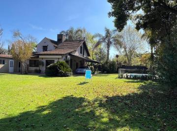 Casa de 5 ambientes, San Miguel · Casa en Venta en Barrio con Porton Bella Vista