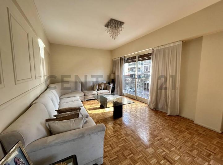 Venta Departamento 4 Ambientes con Dependencia y Doble Balcon en Flores