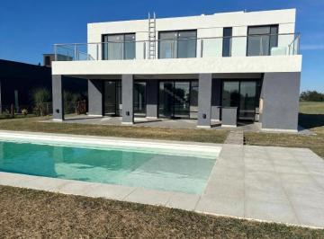 Casa · 212m² · 6 Ambientes · 2 Cocheras · Casa en Venta Haras del Sur III