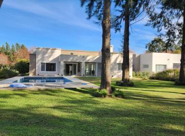 Casa · 200m² · 4 Ambientes · 2 Cocheras · Casa en Venta Haras del Sur 2