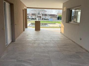 Casa · 180ha · 5 Dormitorios · 1 Cochera · Casa en Venta Haras del Sur 2