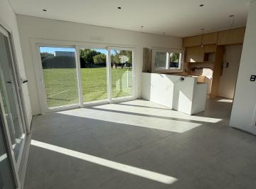 Casa · 260m² · 4 Ambientes · 1 Cochera · Casa en Venta Haras del Sur 2