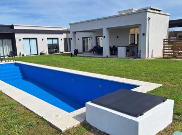 Casa · 250m² · 4 Ambientes · 1 Cochera · Casa Chalet en Venta en San Sebastian, Escobar, G. B. a. Zona Norte